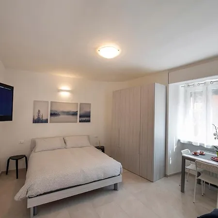 Apartment Mihaela 2 *